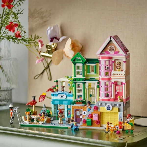 LEGO® Friends - Apartamente si magazine in orasul Heartlake 42670, 2040 piese - imagine 6
