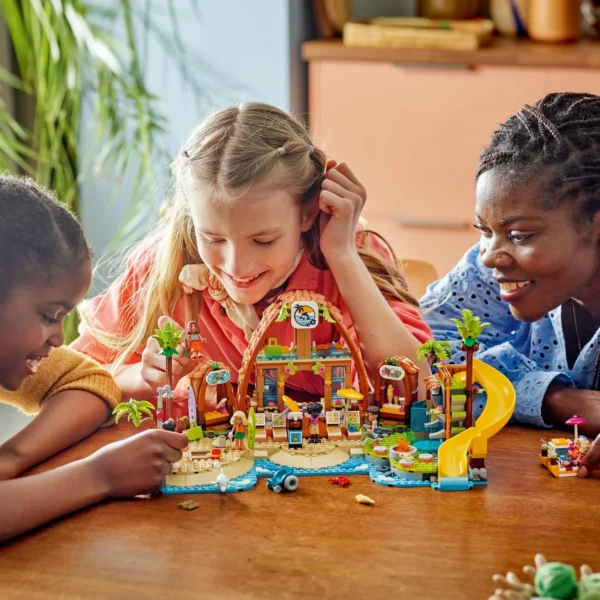 LEGO® Friends - Statiune de pe litoral pentru vacanta cu familia 42673, 1140 piese - imagine 5