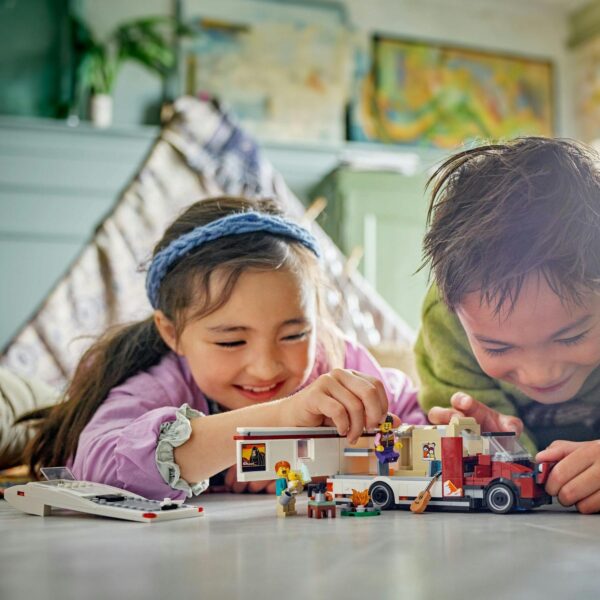 LEGO® City - Rulota pentru aventuri de vacanta 60454, 385 piese - imagine 5
