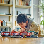 LEGO® City - Statie si tramvai in centrul orasului 60423, 811 piese - imagine 7