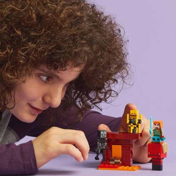 LEGO® Minecraft™ - Batalie deasupra lavei in Nether 21266, 99 piese - imagine 5