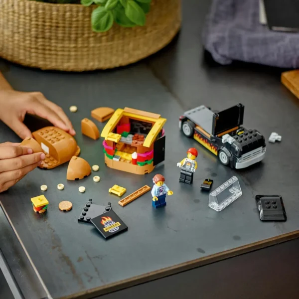 LEGO® City - Toneta de burgeri 60404, 194 piese - imagine 6