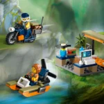 LEGO® City - Elicopterul unui explorator al junglei la tabara de baza 60437, 881 piese - imagine 7