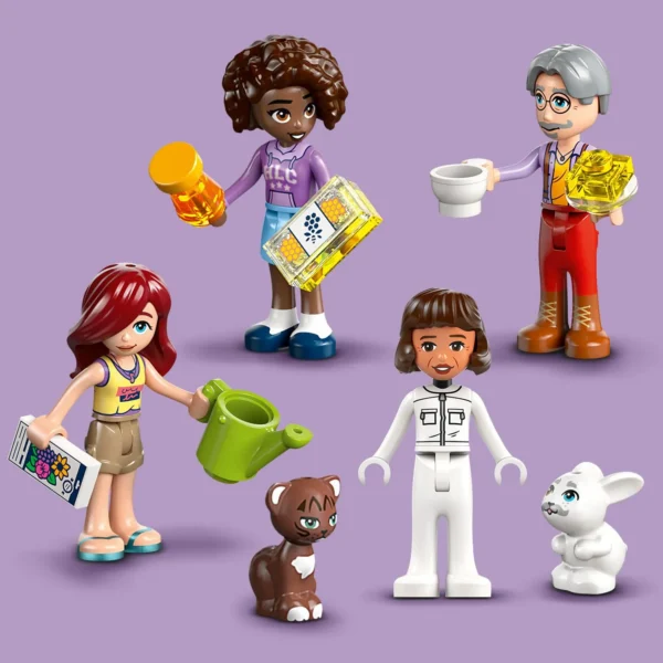 LEGO® Friends - Casa apicultorilor si gradina cu flori 42669, 1161 piese - imagine 8