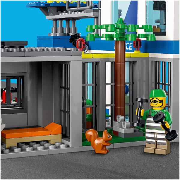 LEGO® City - Sectie de politie 60316, 668 piese - imagine 8
