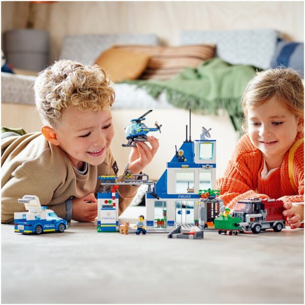 LEGO® City - Sectie de politie 60316, 668 piese - imagine 5