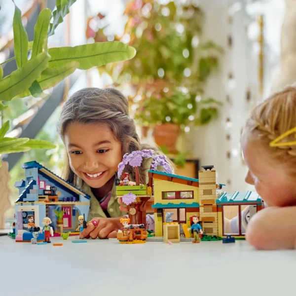 LEGO® Friends - Casele familiale ale lui Olly si Paisley 42620, 1126 piese - imagine 5