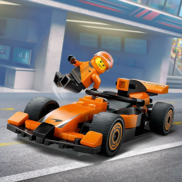 LEGO® City - Pilot F1® cu masina de curse McLaren 60442, 86 piese - imagine 7
