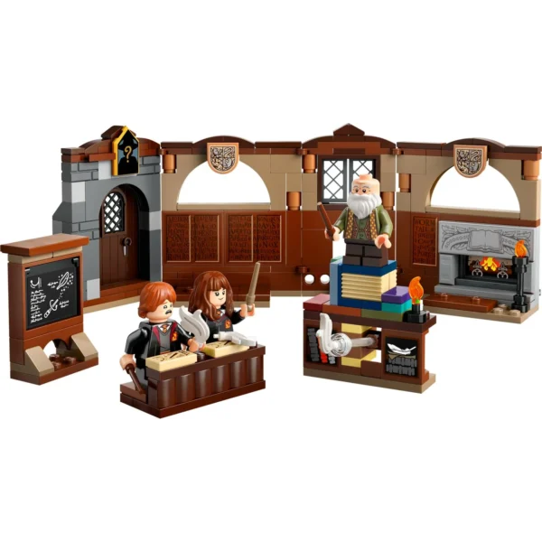 LEGO® Harry Potter TM - Castelul Hogwarts™: Ora de farmece 76442, 204 piese - imagine 2