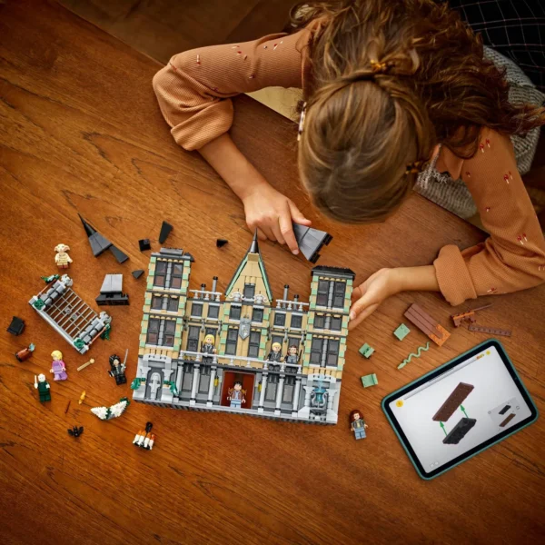 LEGO® Harry Potter TM - Conacul Reacredinta 76453, 1601 piese - imagine 7