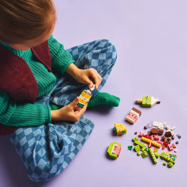 LEGO® Classic - Prieteni alimentari creativi 11039, 150 piese - imagine 6