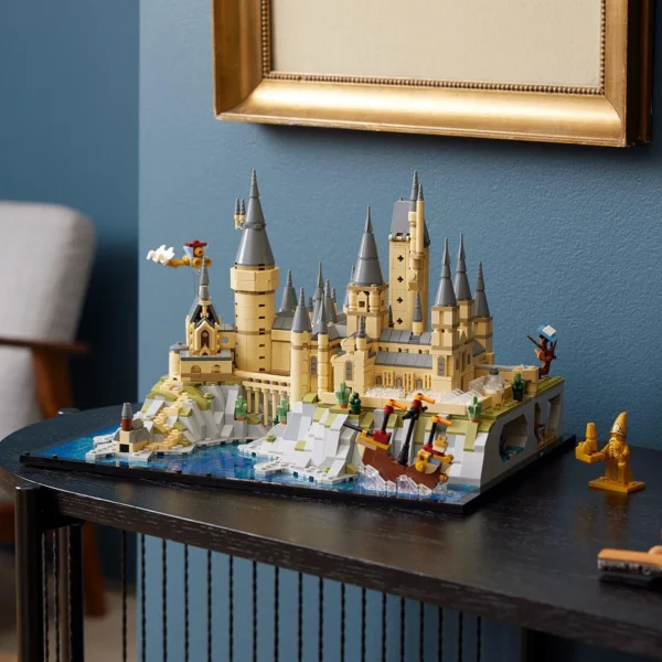 LEGO® Harry Potter™- Castelul Hogwarts™ si imprejurimile 76419, 2660 piese - imagine 5