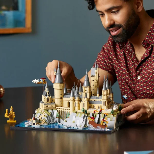 LEGO® Harry Potter™- Castelul Hogwarts™ si imprejurimile 76419, 2660 piese - imagine 6