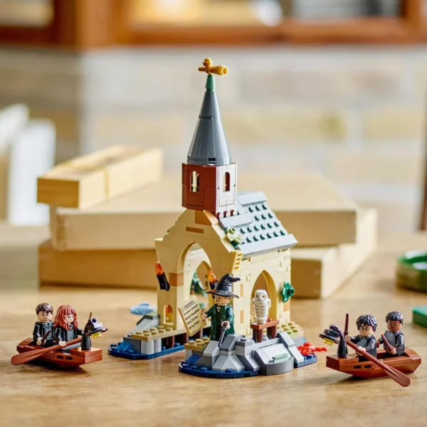LEGO® Harry Potter™ - Hangar pentru barci la castelul Hogwarts™ 76426, 350 piese - imagine 6