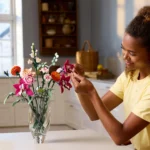 LEGO® Botanicals - Frumos buchet de flori roz 10342, 749 piese - imagine 5